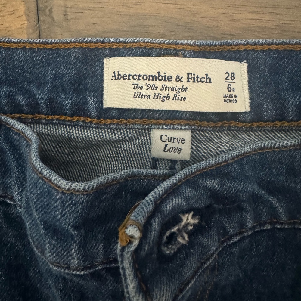 Abercrombie The 90’s Straight Ultra High Rise Curve Love size 28R - Picture 2 of 3